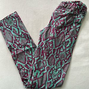LiCi Fit V Waist Scrunch Leggings Pink and Green Snake Print